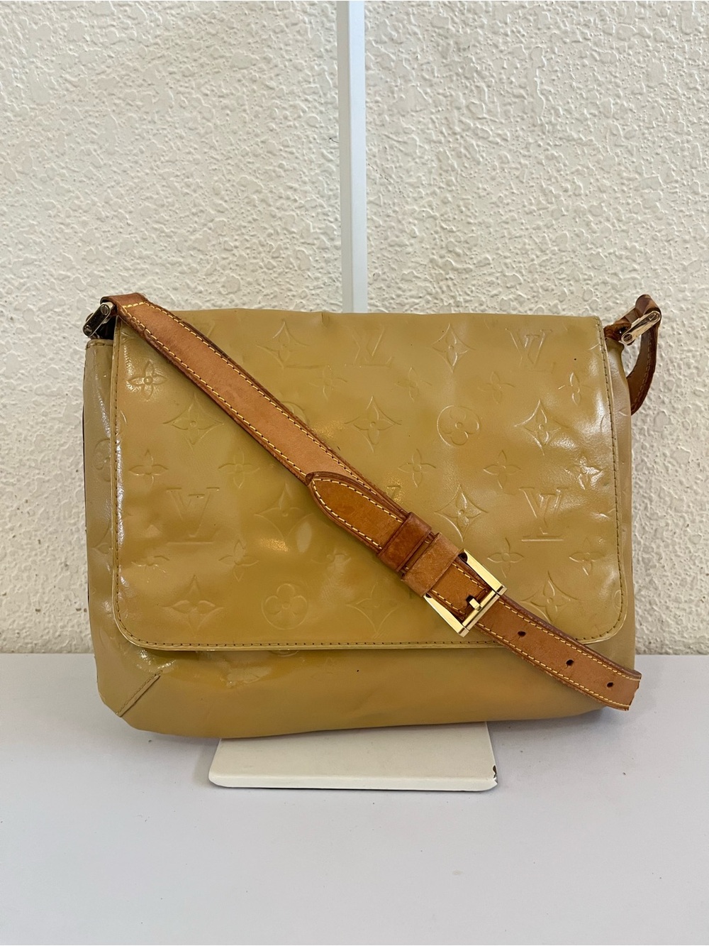 Authentic Louis Vuitton Vernis leather  Thompson street shoulder bag